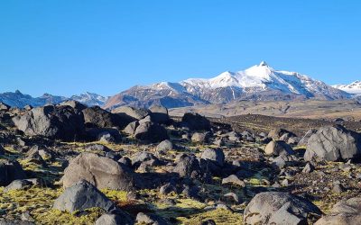 Dalastigur-day-3-rocks-and-mountain-in-the-back-1680x840-2