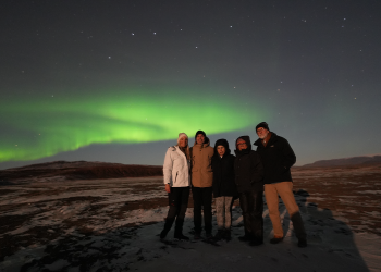Group-on-Northern-Lights-Tour-Iceland-1680x840-1