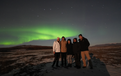 Group-on-Northern-Lights-Tour-Iceland-1680x840-1