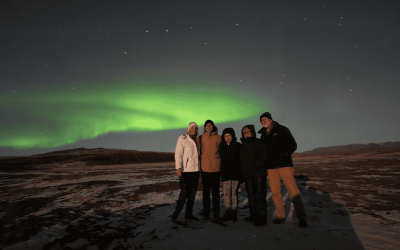 Group-on-Northern-Lights-Tour-Iceland-1680x840-1