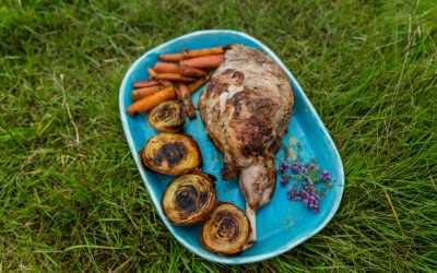 Lam Leg tradtional dinner in Holaskjol Highland Centre