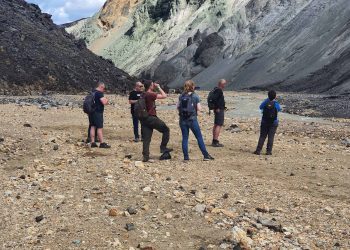 Laugavegur-Trek-people-hiking
