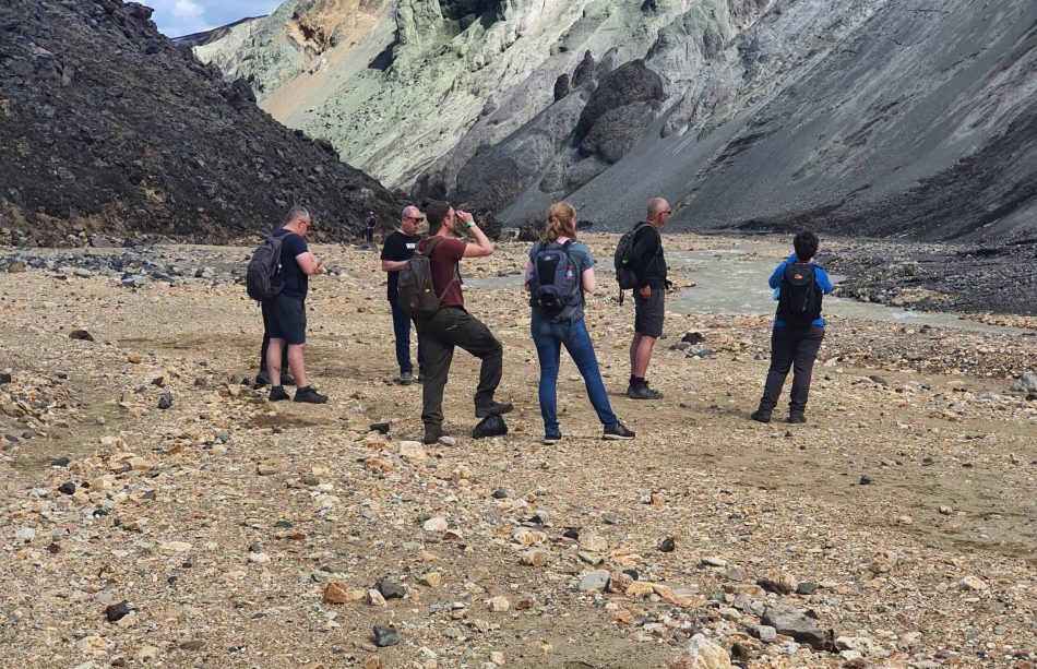 Laugavegur-Trek-people-hiking