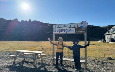 couple-enjoying-landmannalaugar-laugavegur-trailhead