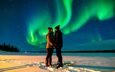 couple-under-northern-lights