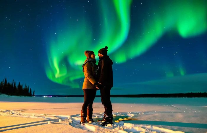 couple-under-northern-lights