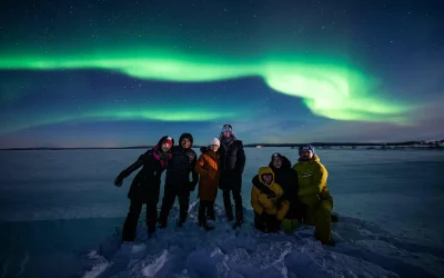 group-under-northern-lights