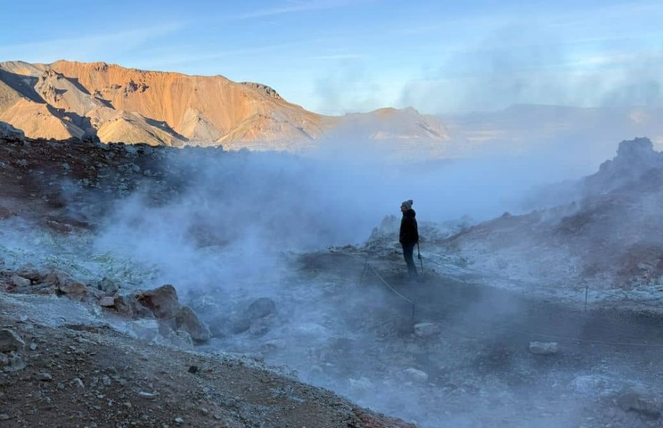 hiking-in-landmannalaugar-iceland