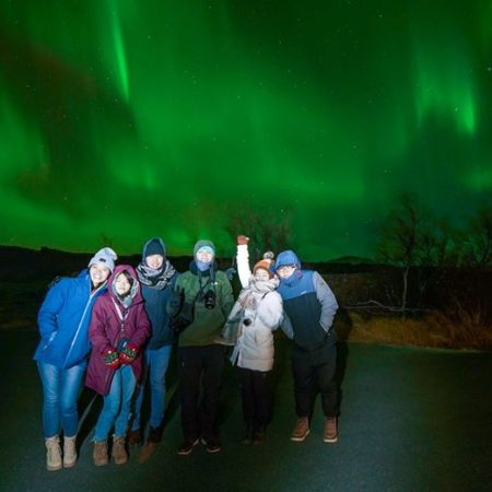 northern-lights-with-group-of-people-iceland